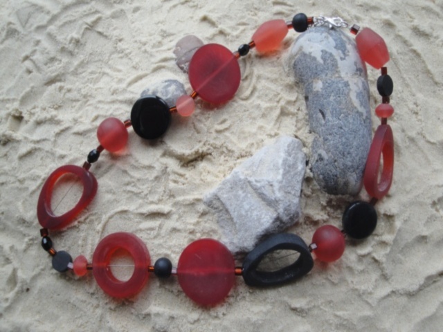 Red-Black Resin Necklace